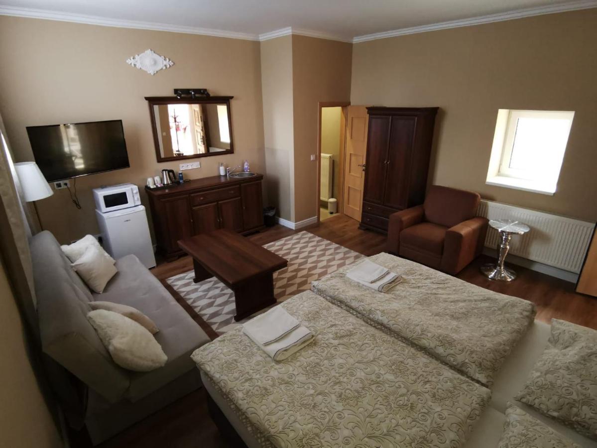 Corner House Apartment Lučenec Екстериор снимка