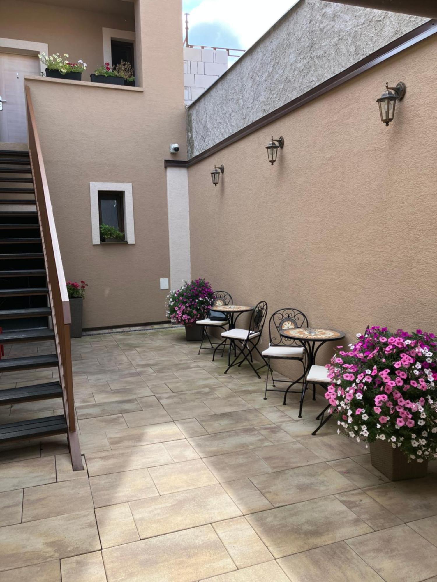 Corner House Apartment Lučenec Екстериор снимка