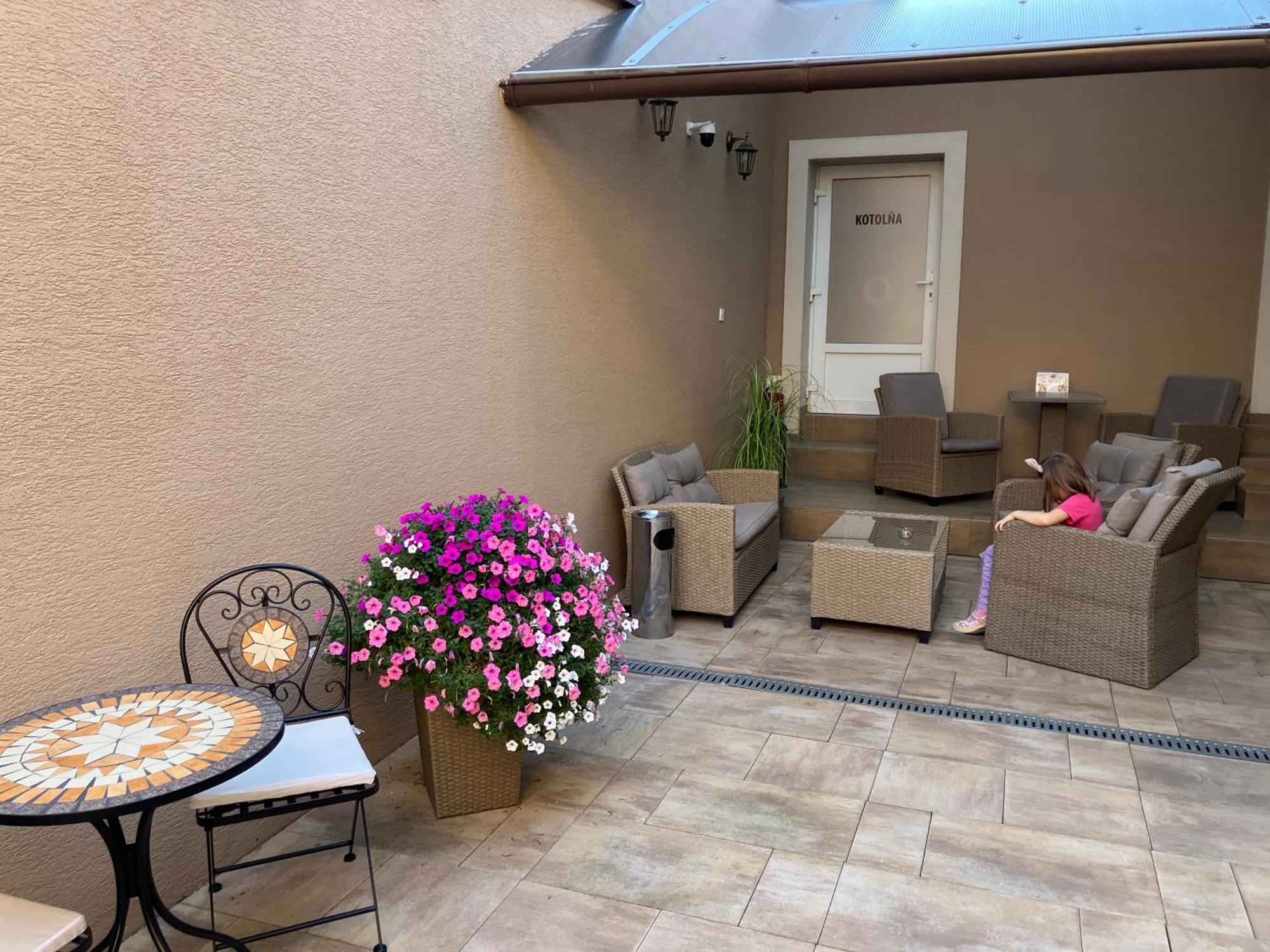 Corner House Apartment Lučenec Екстериор снимка